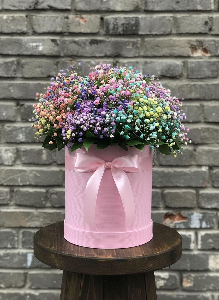 Цветочная композиция из Гипсофила и Розы в шляпной коробке в Покровке Воронежской области