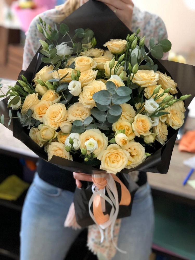 Букет цветов из: Розы и Лизиантусы в Покровке Воронежской области