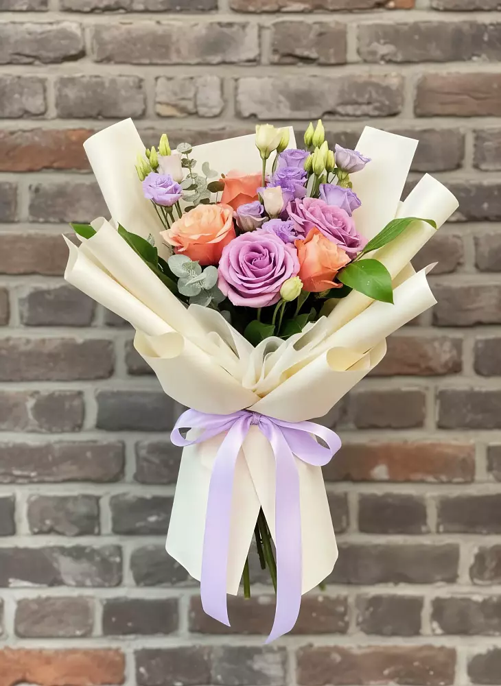 Букет цветов из: Лизиантусы и Розы в Покровке Воронежской области