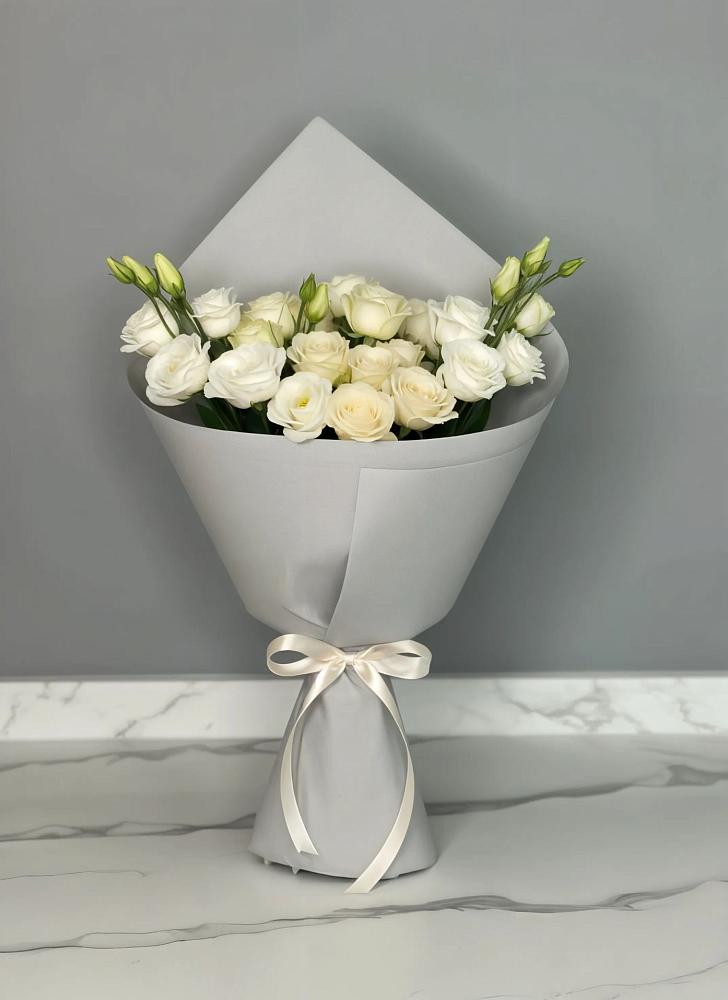 Букет цветов из: Розы и Лизиантусы в Покровке Воронежской области