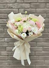 Букет цветов из:  Гвоздики, Розы, Лизиантусы и Хризантемы в Покровке Воронежской области
