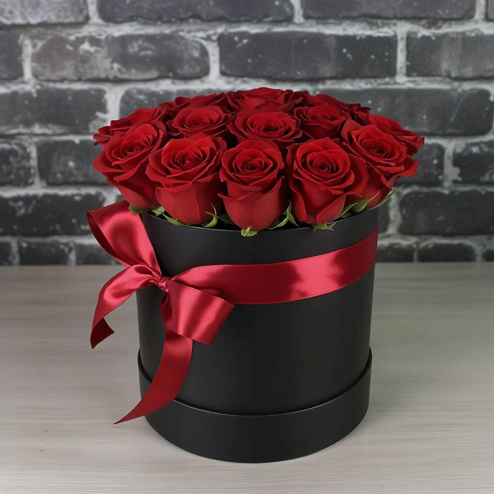 Цветочная композиция из Розы в шляпной коробке в Покровке Воронежской области