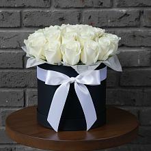 Цветочная композиция из Розы в шляпной коробке в Покровке Воронежской области